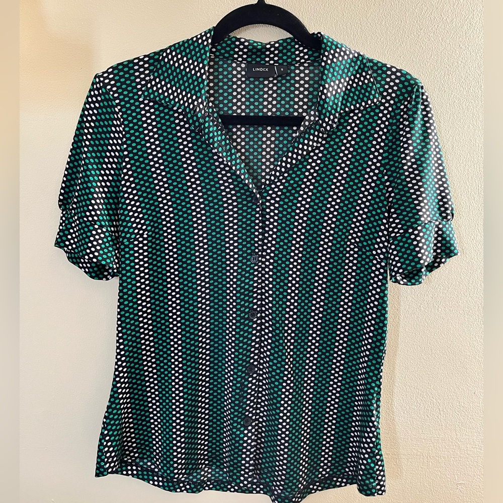 Linden blouse. Gently used no damage.